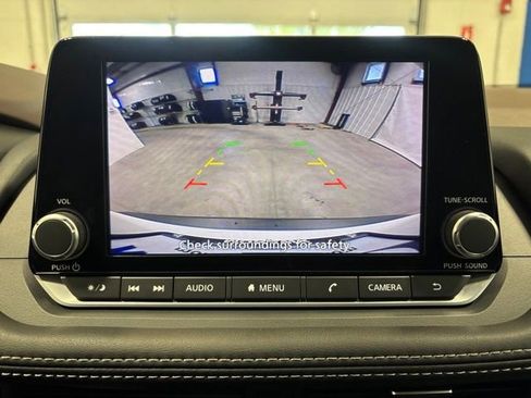 Used 2023 Nissan Rogue S AWD/4WD image 29