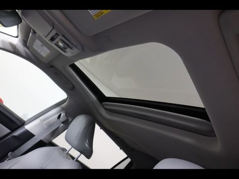 Used 2022 Toyota Highlander XLE image 31