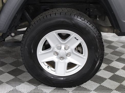 Used 2020 Jeep Gladiator Sport w/ Quick Order Package 24S image 17