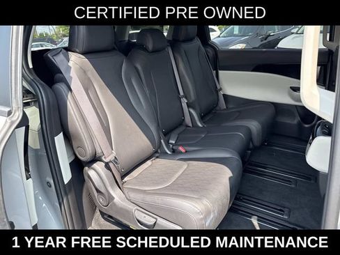 Used 2024 Kia Carnival EX FWD image 11