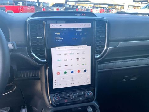 Used 2025 Ford Ranger Lariat w/ Chrome Accent Package image 31