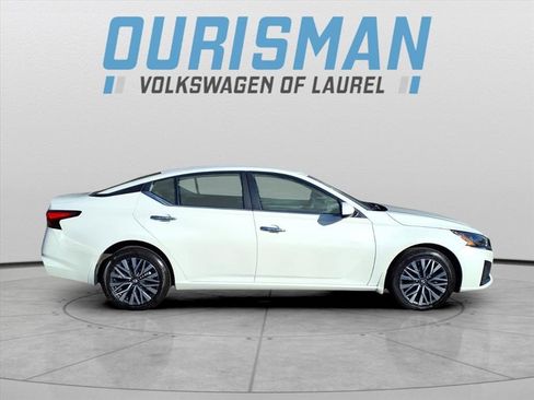 Used 2023 Nissan Altima 2.5 SV image 2