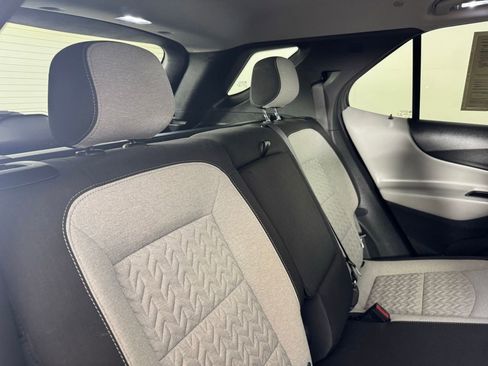 Used 2022 Chevrolet Equinox LS image 38