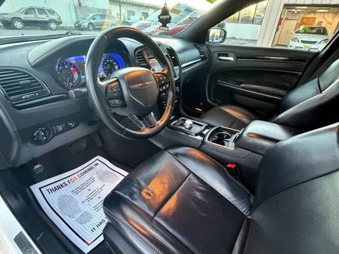 Used 2017 Chrysler 300 S w/ Safetytec Plus Group image 29
