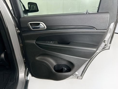 Used 2019 Jeep Grand Cherokee Limited RWD image 30