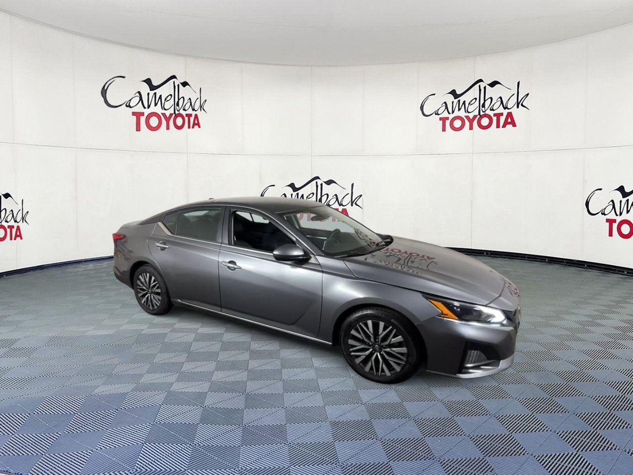 Used 2023 Nissan Altima 2.5 SV FWD image 2