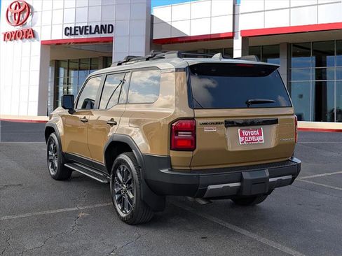 Used 2024 Toyota Land Cruiser image 5