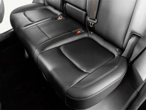 Used 2022 Tesla Model Y Long Range image 39