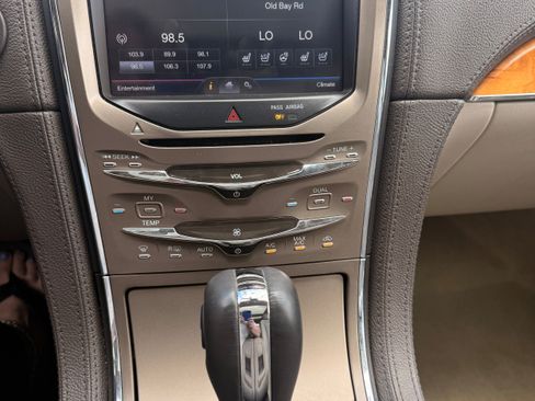 Used 2011 Lincoln MKX AWD w/ 102A Rapid Spec Order Code image 10