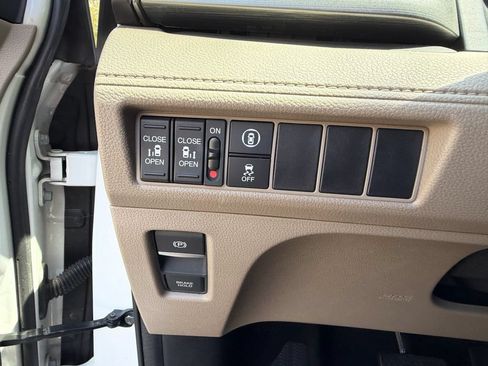 Used 2023 Honda Odyssey EX image 19