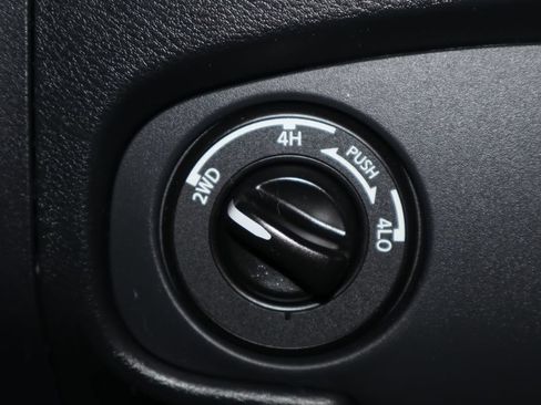Used 2023 Nissan Frontier SV AWD/4WD image 24