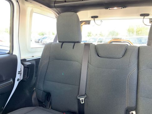 Used 2025 Jeep Wrangler Sahara image 38