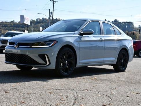 New 2026 Volkswagen Jetta SE image 3