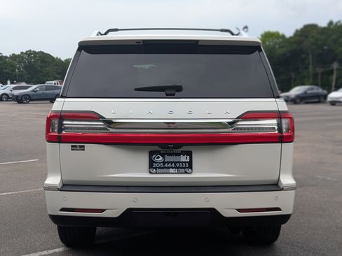 Used 2021 Lincoln Navigator Reserve w/ Luxury Package RWD image 5