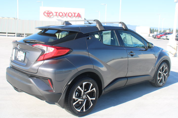 Used 2021 Toyota C-HR XLE FWD image 3