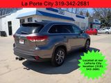 Used 2017 Toyota Highlander SE image 3
