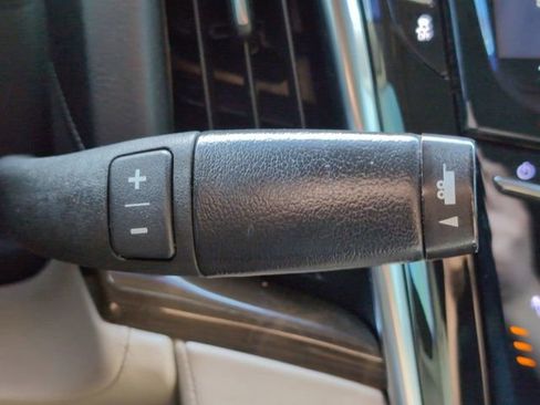 Certified 2020 Cadillac Escalade Premium Luxury image 16