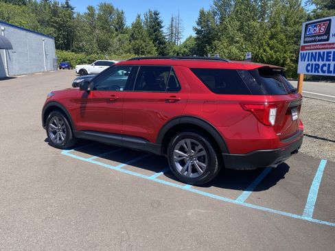 Used 2023 Ford Explorer XLT w/ Equipment Group 202A AWD/4WD image 3