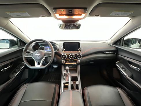 Used 2025 Nissan Sentra SR w/ SR Premium Package image 9