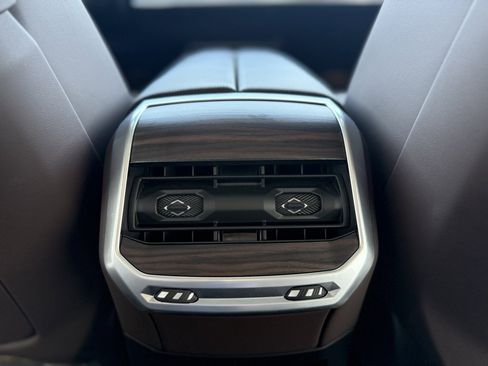 Used 2023 BMW 760i xDrive w/ Executive Package image 22