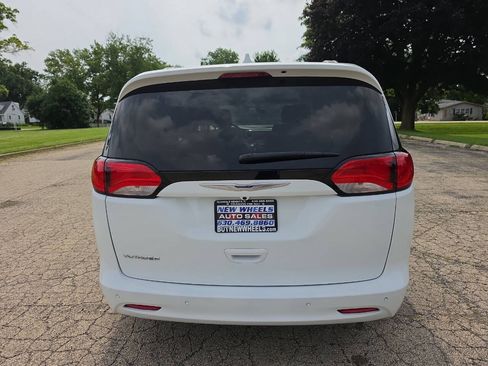 Used 2020 Chrysler Voyager LX w/ Cold Weather Group FWD image 22
