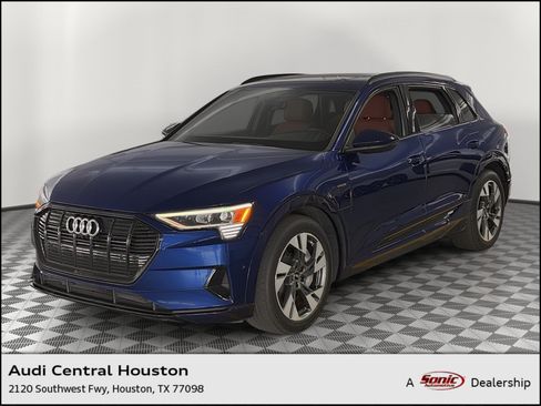 Used 2022 Audi e-tron Premium w/ Convenience Plus Package AWD/4WD image 1