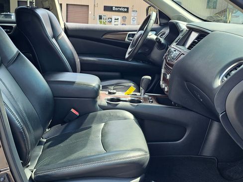 Used 2020 Nissan Pathfinder Platinum image 5