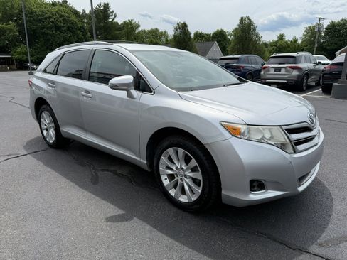 Used 2014 Toyota Venza LE w/ LE Convenience Package AWD/4WD image 3
