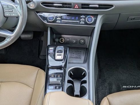 Used 2021 Hyundai Sonata Limited w/ Preferred Accessory Package FWD image 17