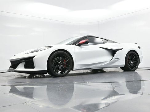 Used 2023 Chevrolet Corvette Z06 w/ Stealth Interior Trim Package RWD image 39