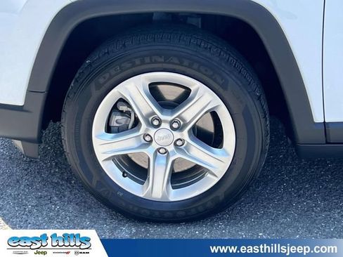 Certified 2024 Jeep Compass Latitude AWD/4WD image 12