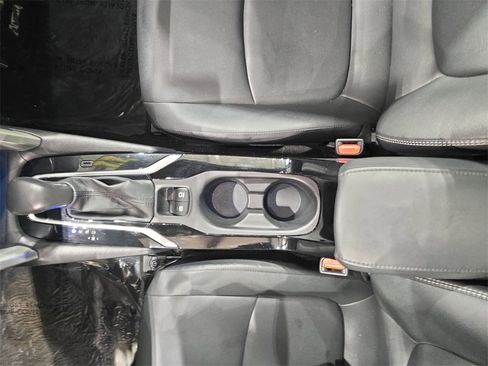 Used 2022 Toyota Corolla Cross XLE w/ Convenience Package image 25