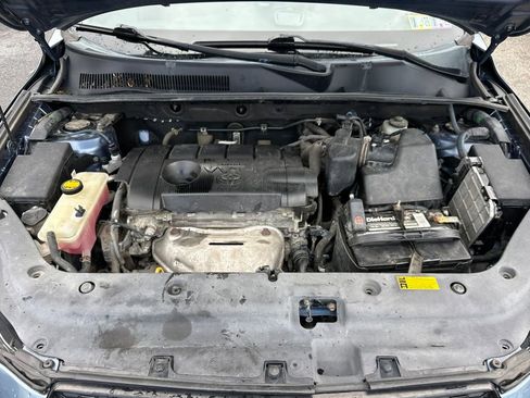 Used 2011 Toyota RAV4 4WD image 10