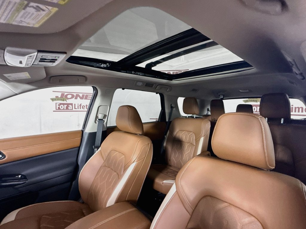 Certified 2026 Nissan Pathfinder Platinum AWD/4WD image 11