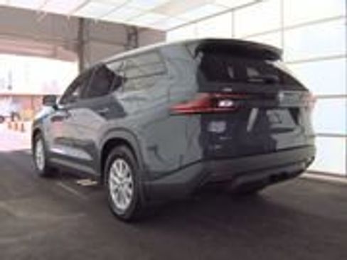Used 2025 Toyota Grand Highlander XLE FWD image 7