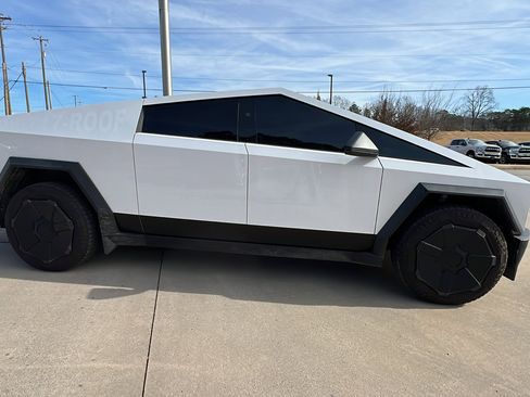 Used 2025 Tesla Cybertruck AWD Crew Cab image 7