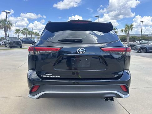 Used 2023 Toyota Highlander XSE FWD image 6