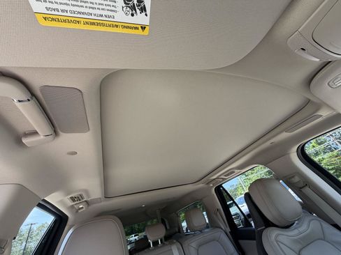 Used 2024 Lincoln Navigator L Reserve AWD/4WD image 22