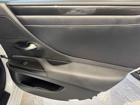 Used 2021 Lexus ES 300h w/ Accessory Package 2 FWD image 9