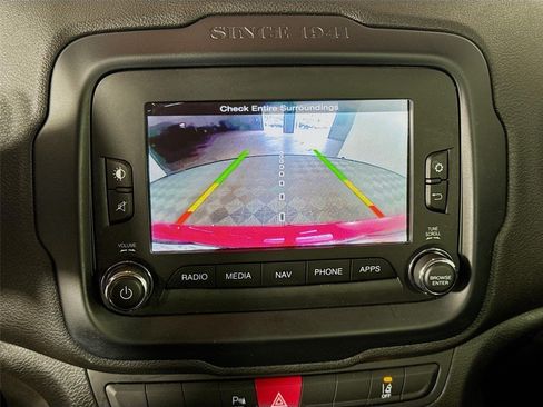 Used 2016 Jeep Renegade Latitude FWD image 18