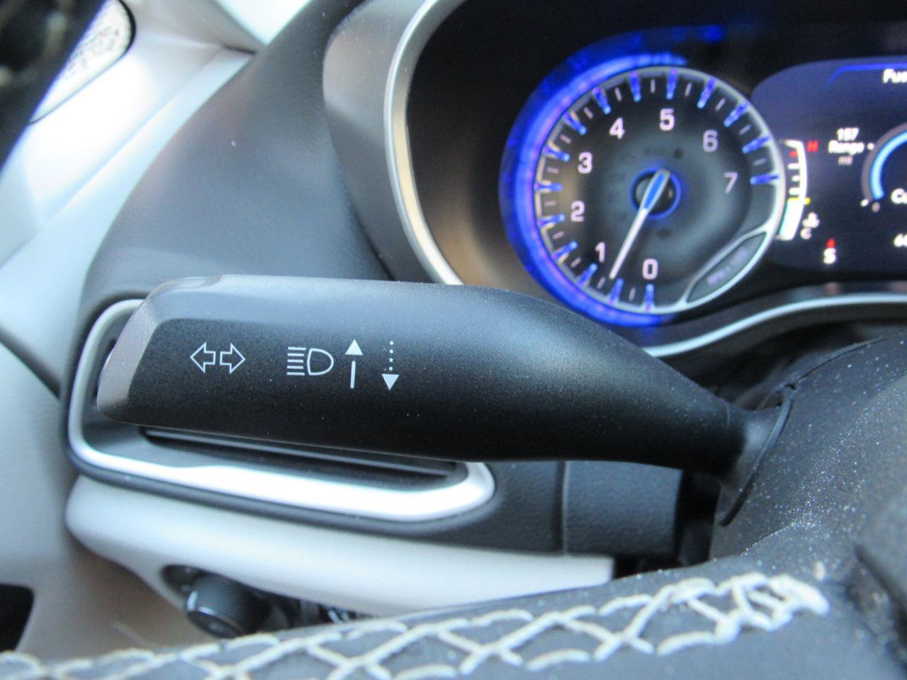 Used 2024 Chrysler Pacifica Touring-L FWD image 22
