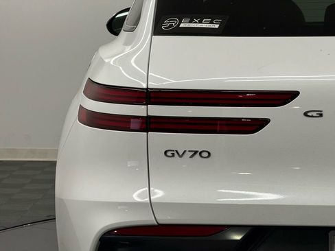 Used 2026 Genesis GV70 2.5T Select image 9