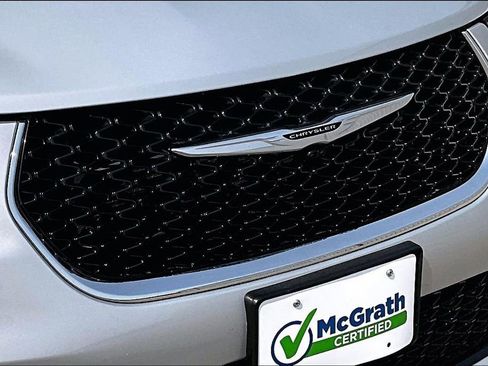 Used 2024 Chrysler Pacifica Touring-L FWD image 28