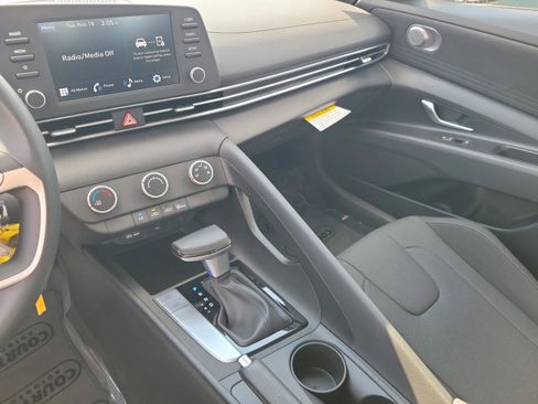 New 2026 Hyundai Elantra SE image 23