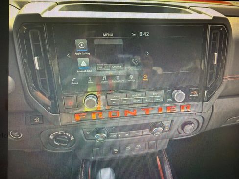 Used 2025 Nissan Frontier PRO-4X AWD/4WD image 16
