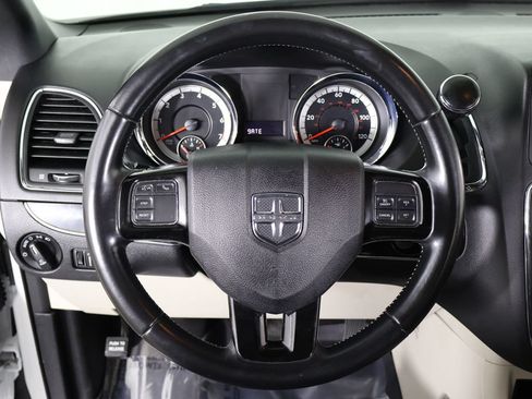 Used 2020 Dodge Grand Caravan SXT FWD image 36