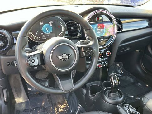 Used 2023 MINI Cooper 2-Door Hardtop image 10