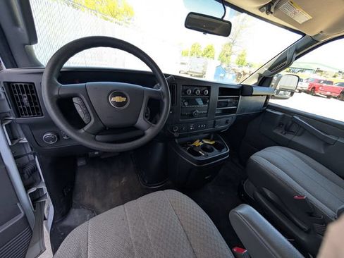 Used 2018 Chevrolet Express 3500 LT w/ LT Preferred Equipment Group RWD image 6