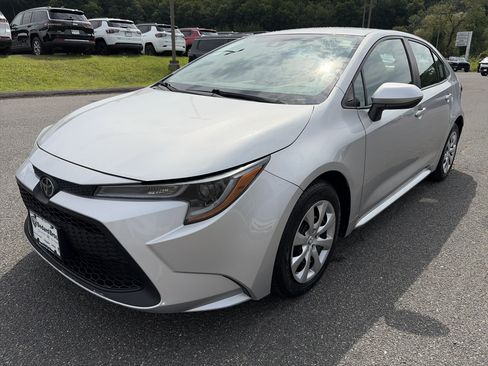 Used 2022 Toyota Corolla LE FWD image 1