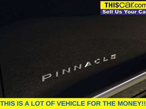 Used 2025 Chrysler Pacifica Pinnacle FWD image 13
